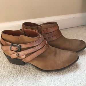 Ankle Boots with cowboy heel